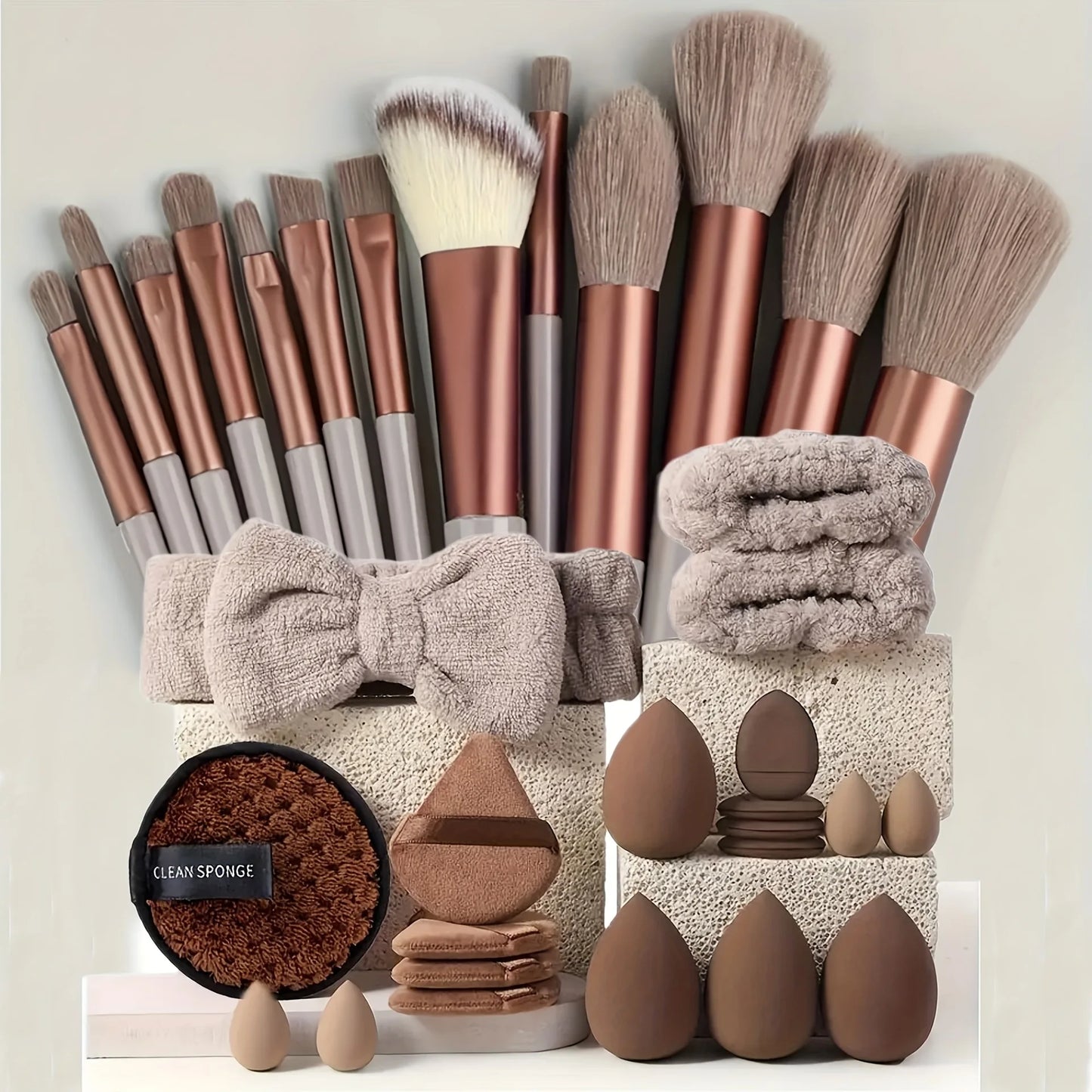 Ensemble beauté 33 pièces 💄✨
Kit de maquillage complet comprenant des éponges de différentes tailles pour une application parfaite du maquillage et un démaquillage en douceur.