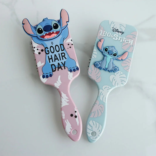 🩵 Série de brosses Stitch 2025 🩵 brosse à coussin d’air cartoon avec aiguilles arrondies – idéal pour les enfants, les filles et les étudiantes 🎀 Un cadeau adorable et pratique pour des cheveux doux et sans nœuds 💫