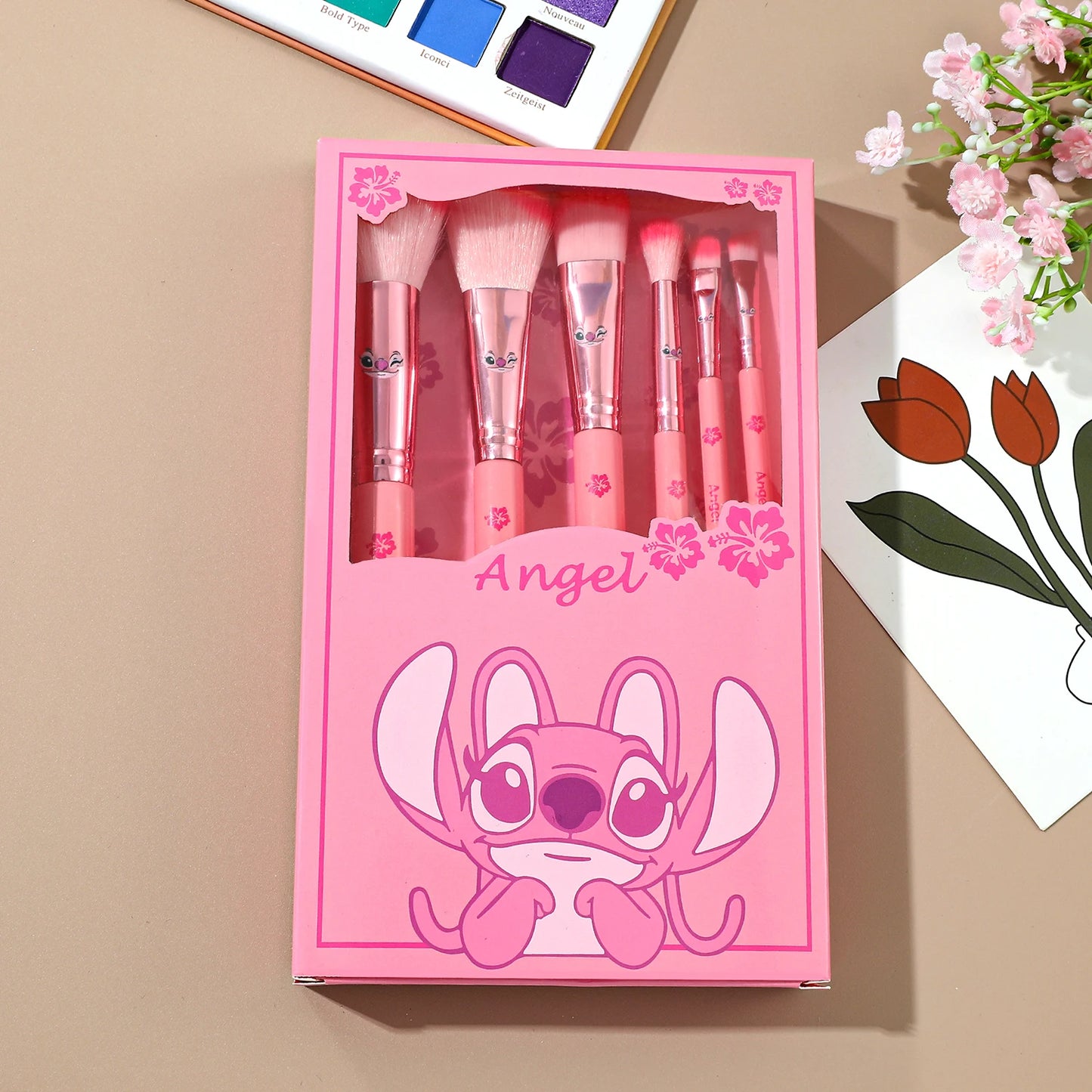 ✨ Set de 6 pinceaux roses Stitch trop mignons 💗🧸 – Pinceaux en bois pour fards à paupières 🎨, livré dans une jolie boîte cadeau 🎁 – Le choix parfait pour offrir ou se faire plaisir ! 🌟