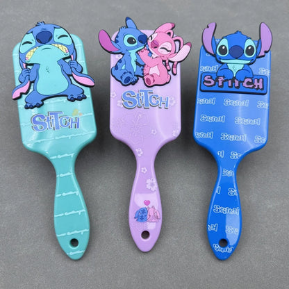 🩵 Série de brosses Stitch 2025 🩵 brosse à coussin d’air cartoon avec aiguilles arrondies – idéal pour les enfants, les filles et les étudiantes 🎀 Un cadeau adorable et pratique pour des cheveux doux et sans nœuds 💫