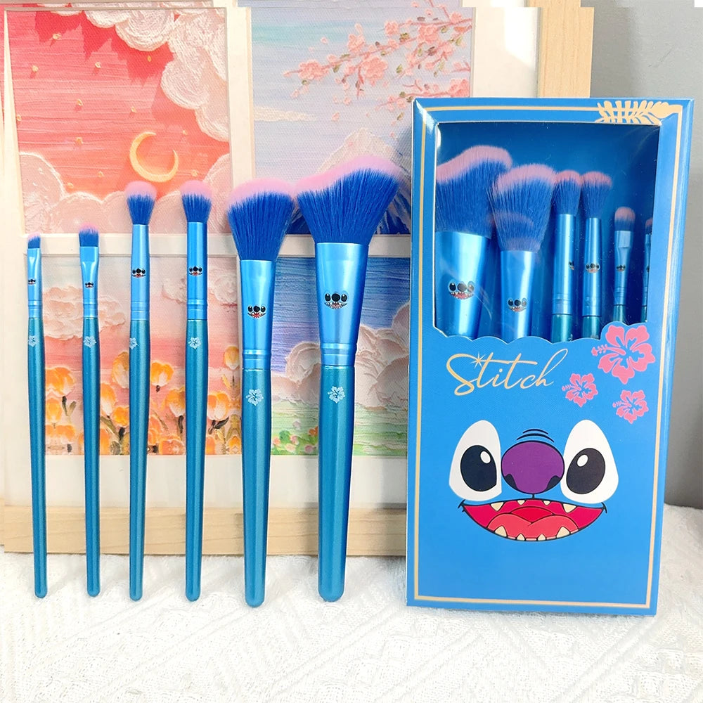 ✨ Set de 6 pinceaux roses Stitch trop mignons 💗🧸 – Pinceaux en bois pour fards à paupières 🎨, livré dans une jolie boîte cadeau 🎁 – Le choix parfait pour offrir ou se faire plaisir ! 🌟