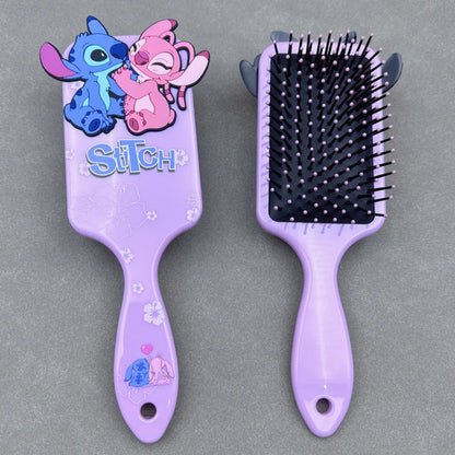 🩵 Série de brosses Stitch 2025 🩵 brosse à coussin d’air cartoon avec aiguilles arrondies – idéal pour les enfants, les filles et les étudiantes 🎀 Un cadeau adorable et pratique pour des cheveux doux et sans nœuds 💫