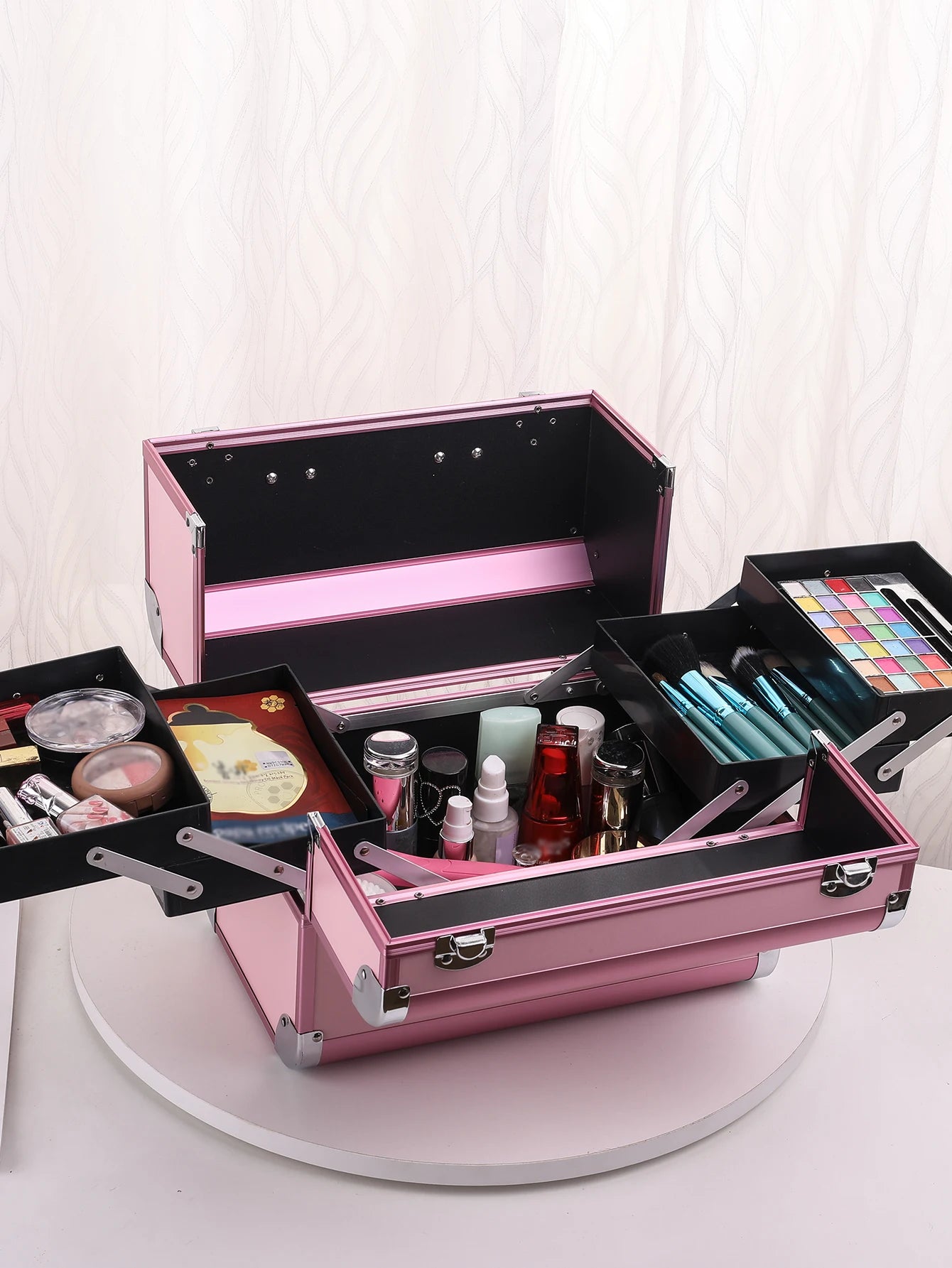 Malette de maquillage en alliage d’aluminium, idéale pour ranger les outils de pédicure. Boîte cosmétique portable avec poignée, parfaite pour organiser et transporter votre maquillage.