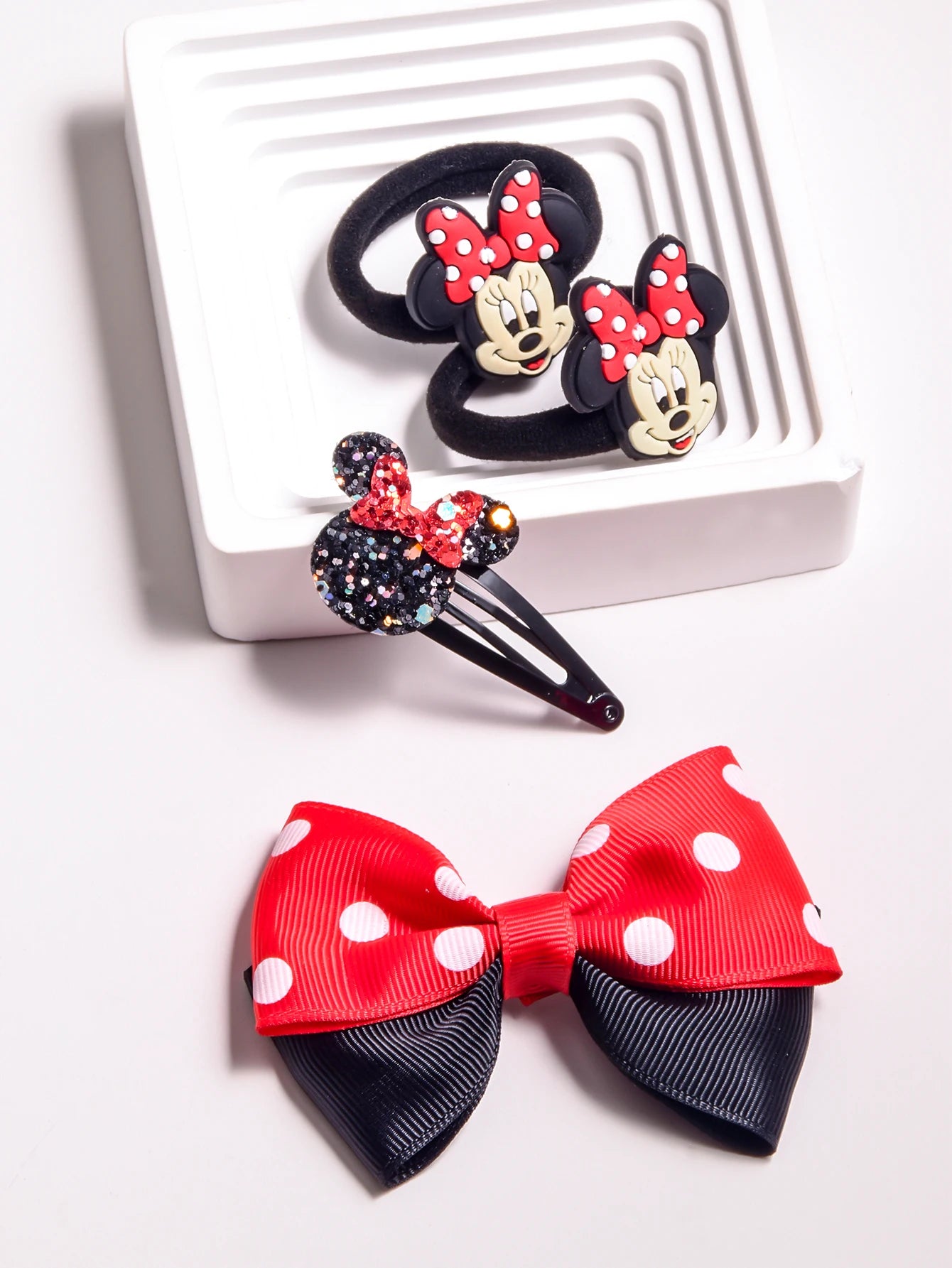 Set de 4 accessoires cheveux colorés style cartoon – Tendances mode, idéal pour la rentrée et les fêtes.