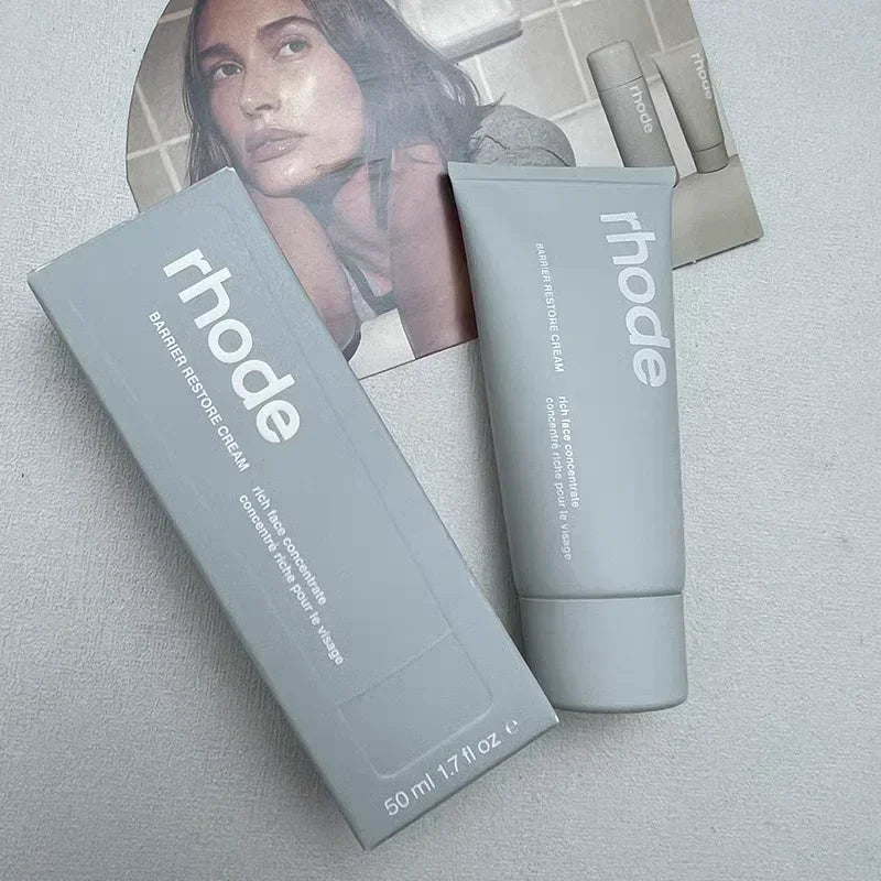 Marque : RHODE
Sans produits chimiques nocifs
Type : Set de maquillage