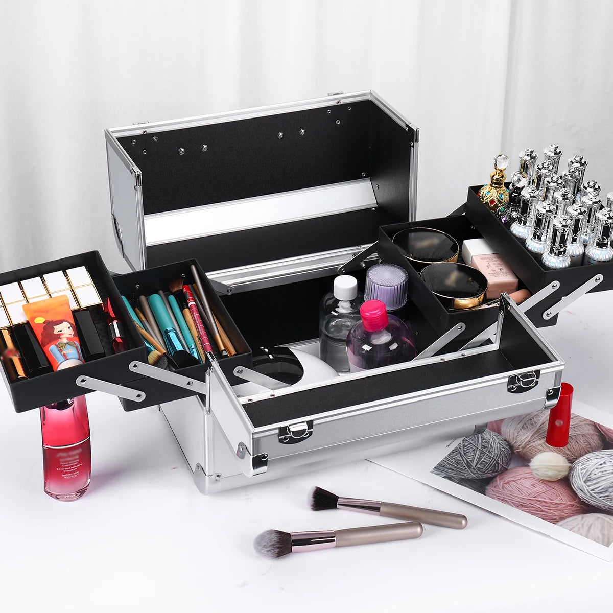 Malette de maquillage en alliage d’aluminium, idéale pour ranger les outils de pédicure. Boîte cosmétique portable avec poignée, parfaite pour organiser et transporter votre maquillage.